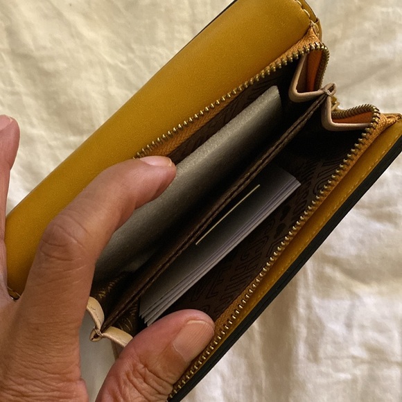 Love Moschino yellow wallet-NIB - Picture 3 of 4